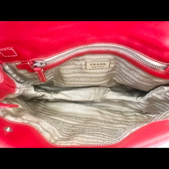 Prada handbag. - Picture 8 of 16